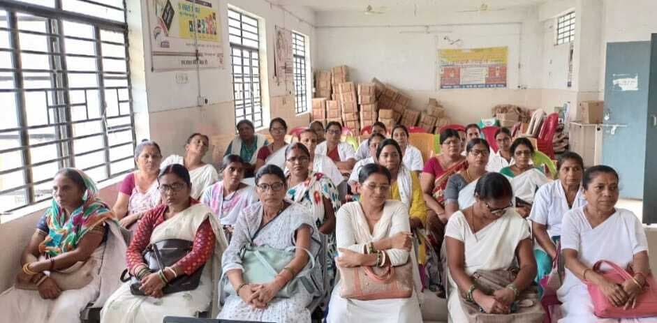 स्वास्थ्य योजनाओं का लाभ समय पर दें