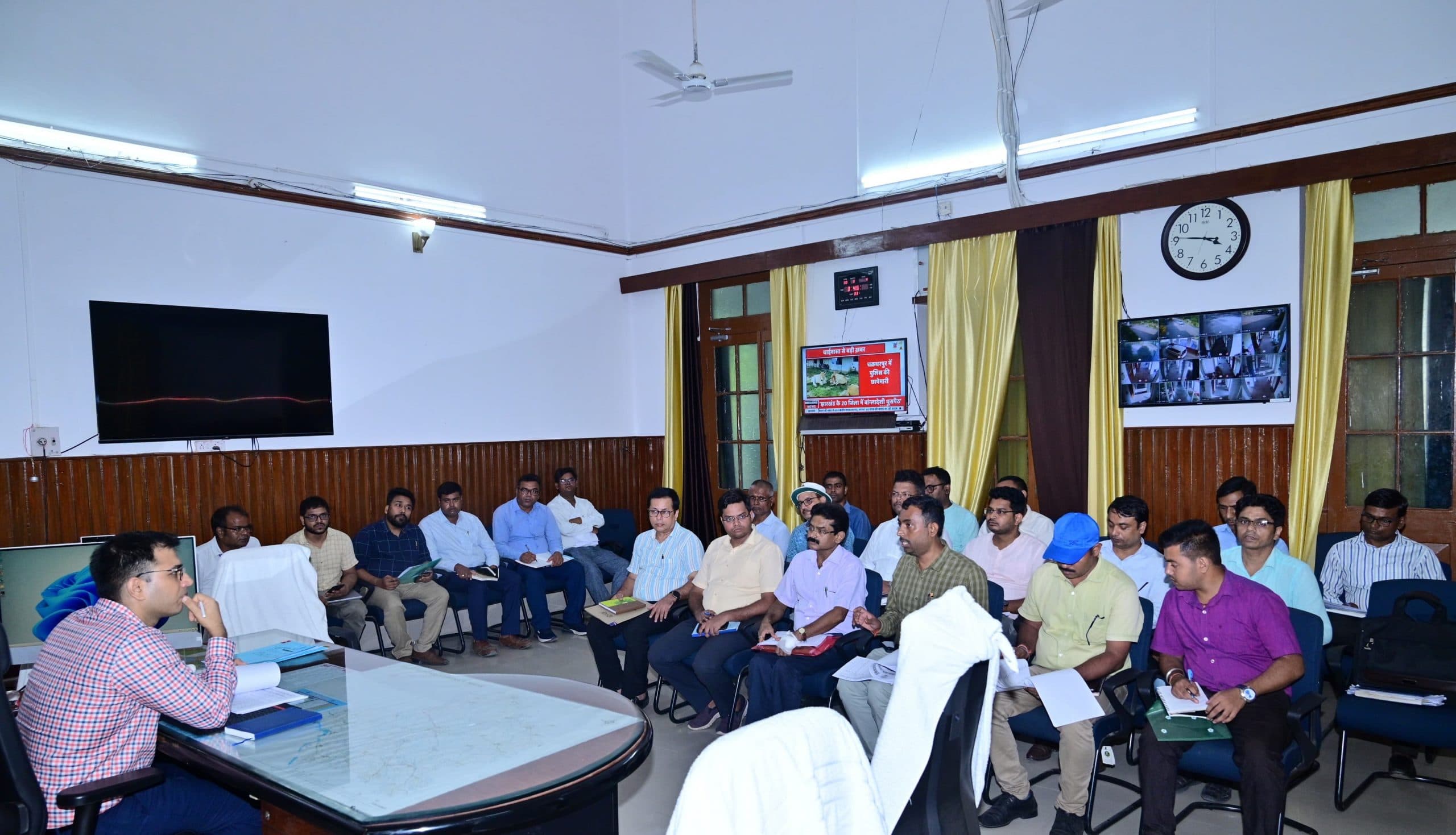 सरकार से प्राप्त लक्ष्य को हर हाल में करे पूरा: डीएम