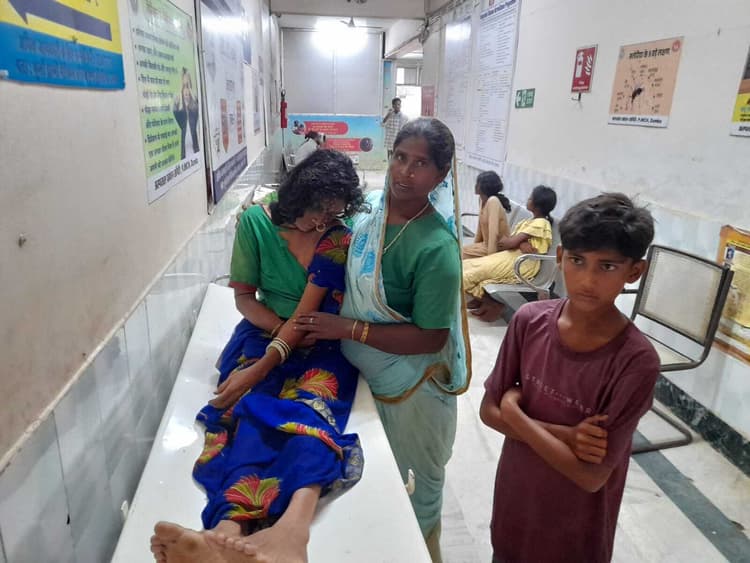 वज्रपात से बच्ची की मौत, मां समेत चार घायल