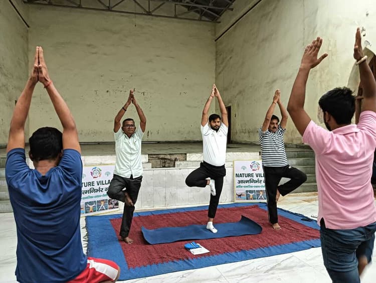 बच्चे रोज आधा घंटा योग करेंगे तो बॉडी-माइंड-साउल का होगा एकीकरण