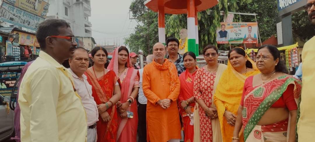 भाजपा चला रही स्वच्छता अभियान