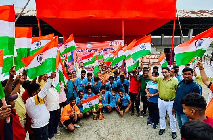 खेलो विस फुटबॉल मैच की विजेता बनी जिनगा टीम