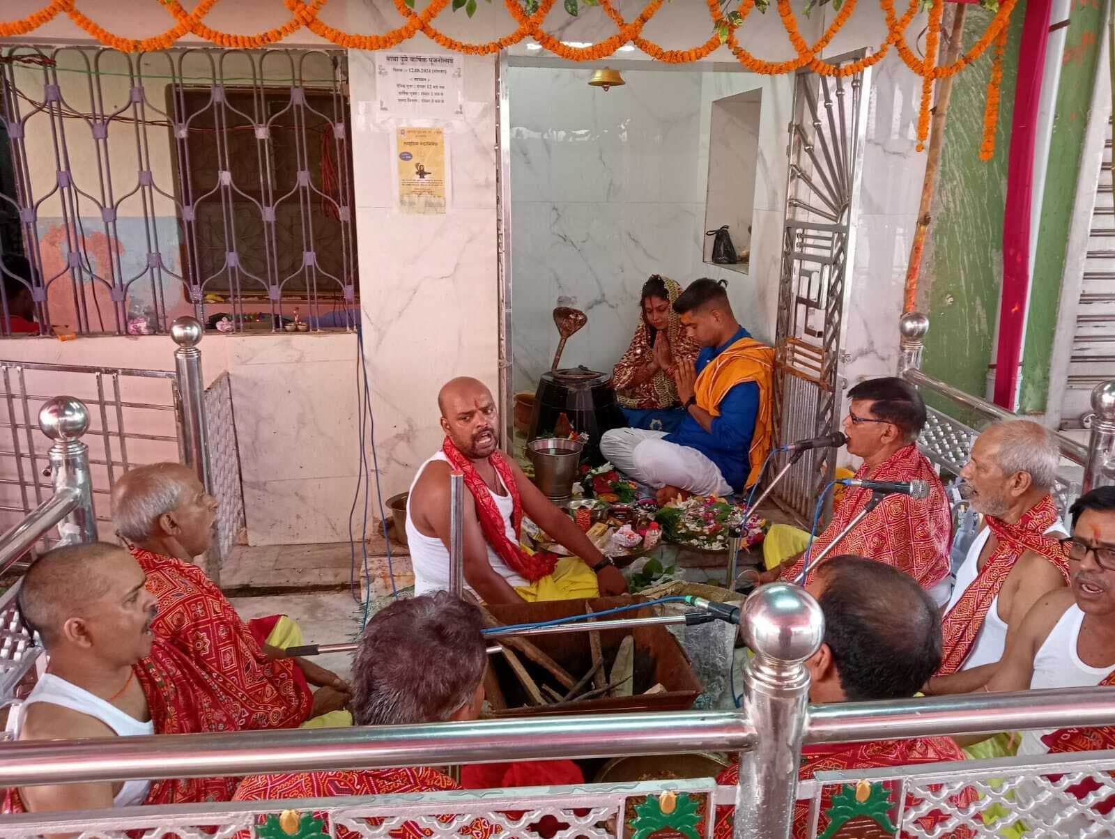 बाबा दुबे की 39वां वार्षिक उत्सव धूमधाम से संपन्न, मंदिरों में की गयी आकर्षक सजावट