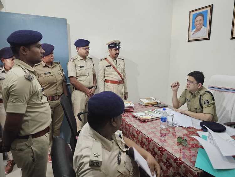 दागियों की नियमित जांच व गुंडा तत्वों की करें पहचान: एसपी