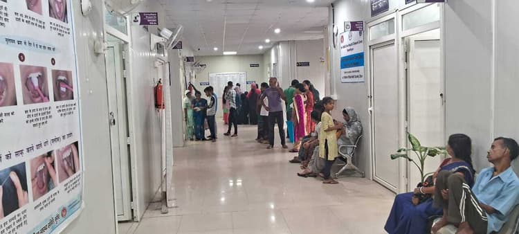 बदहाल सदर अस्पताल : दो चिकित्सक के भरोसे सुबह 10 बजे तक चलता रहा ओपीडी