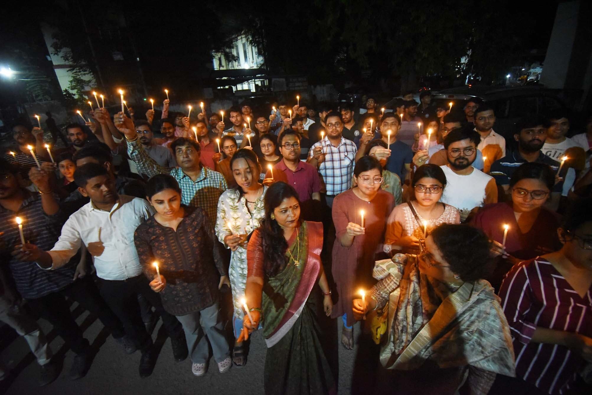 पटना के मेडिकल कॉलेजों में प्रदर्शन, एनएमसीएच में ओपीडी को कराया बंद