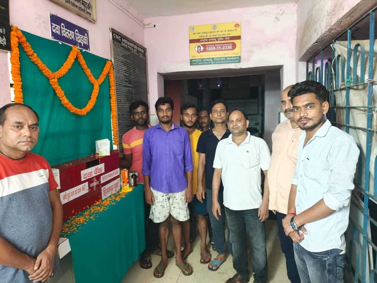 स्थानीय युवाओं ने किया दवा बैंक का शुभारंभ, मरीजों को मिलेगी नि:शुल्क दवा