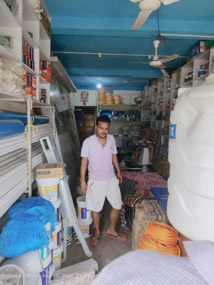 हार्डवेयर दुकान से एक लाख 36 हजार रुपये ले उडे़ चोर