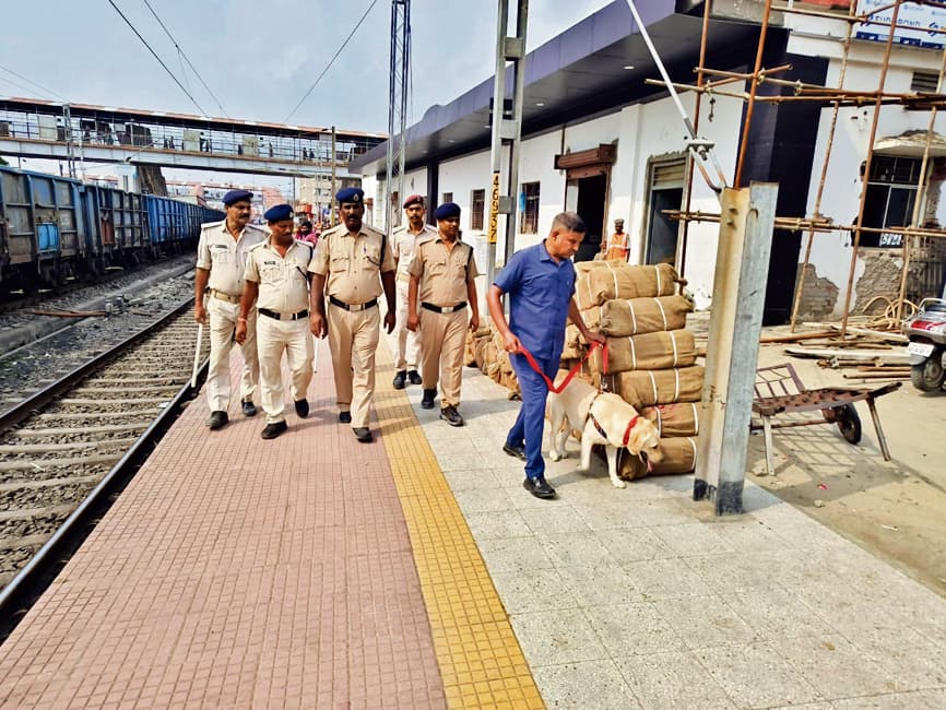 15 तक नयी दिल्ली आने -जाने वाले पार्सल पर लगी रोक