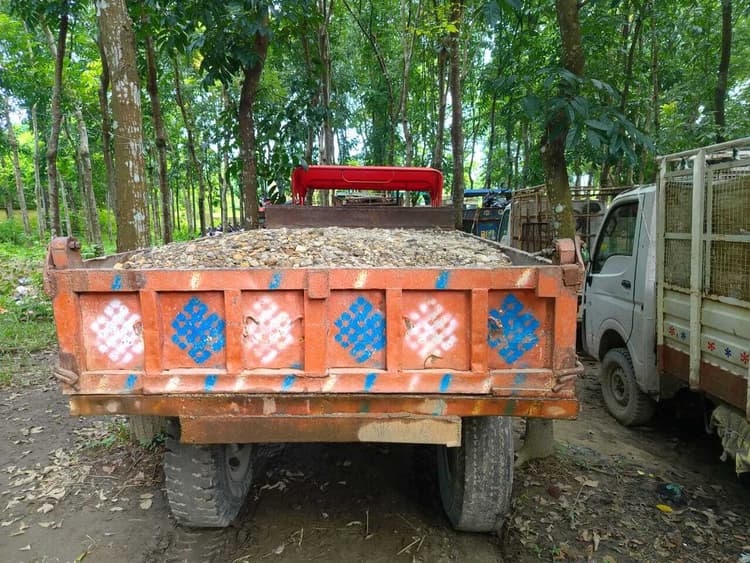 अवैध खनन का गिट्टी लदा ट्रैक्टर जब्त