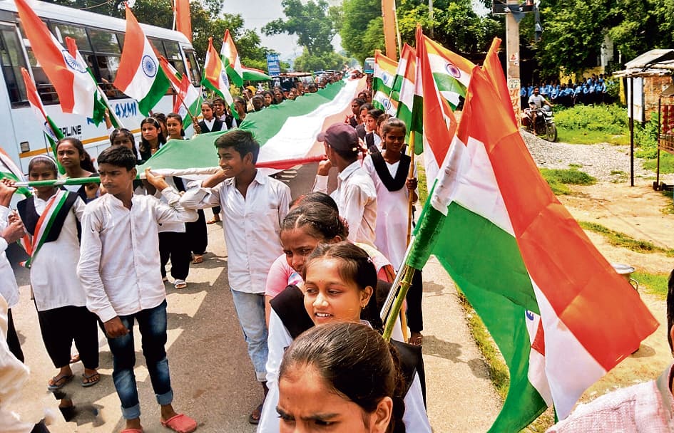 बांकेबाजार में निकाली गयी एक हजार मीटर लंबी तिरंगा यात्रा