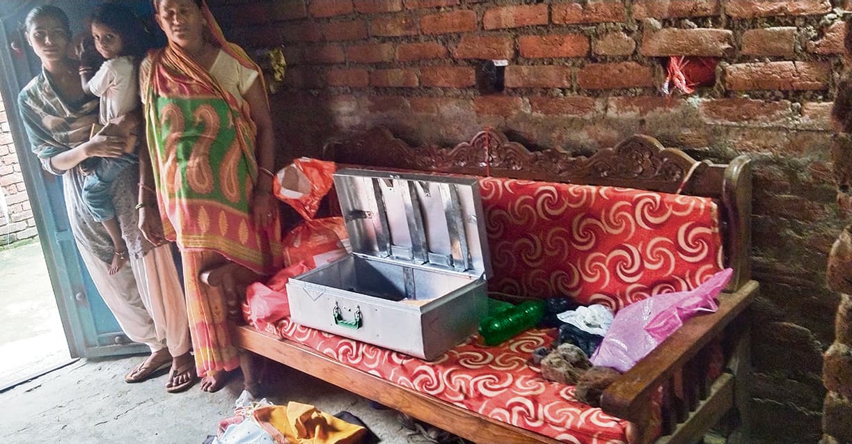 घर में सोये रहे सभी, इधर चोरों ने उड़ा लिया लाखों का सामान