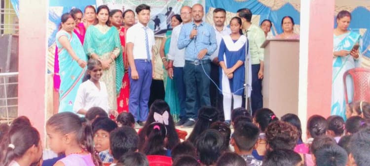 गीत, नृत्य की प्रस्तुति देकर बच्चों ने दिया देश भक्ति का संदेश