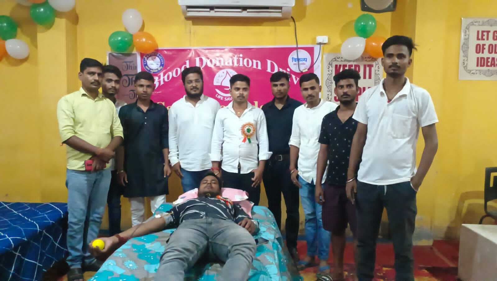 स्वतंत्रता दिवस पर युवाओं ने किया रक्तदान