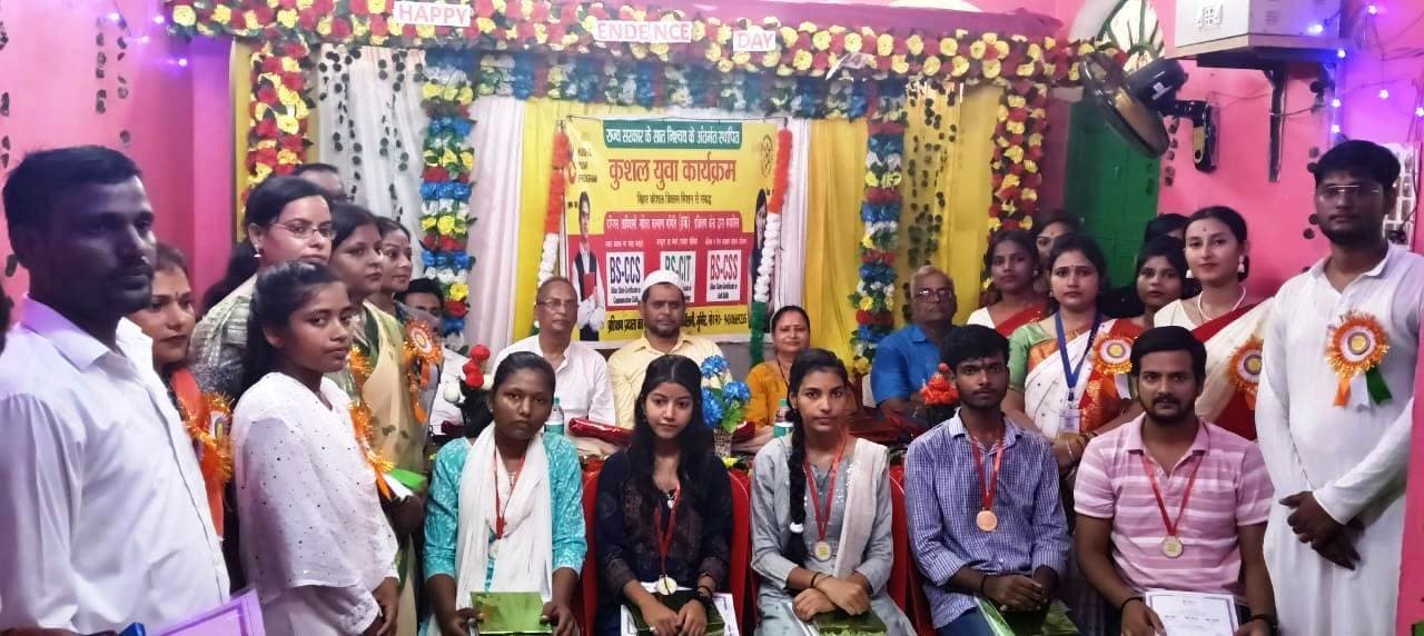 कुशल युवा कार्यक्रम के उत्तीर्ण विद्यार्थियों को किया गया सम्मानित