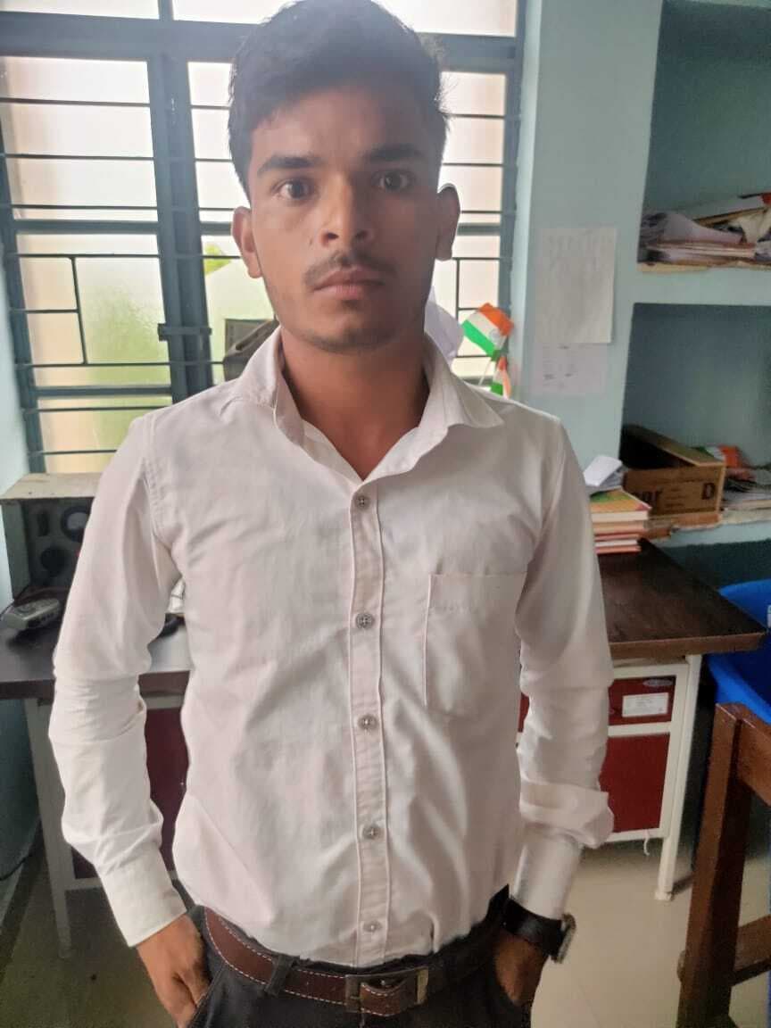 Jamui News : ऑपरेटर ने डीएम से कहा- 200 रुपये देने पर ही बनेगा आधार, रंगे हाथ पकड़ पुलिस को सौंपा