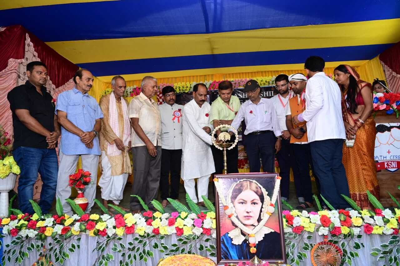 कैलाश सुशील नर्सिंग संस्थान में लैंप लाइटिंग सेरेमनी का आयोजन