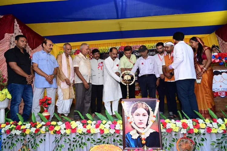 कैलाश सुशील नर्सिंग संस्थान में लैंप लाइटिंग सेरेमनी का आयोजन