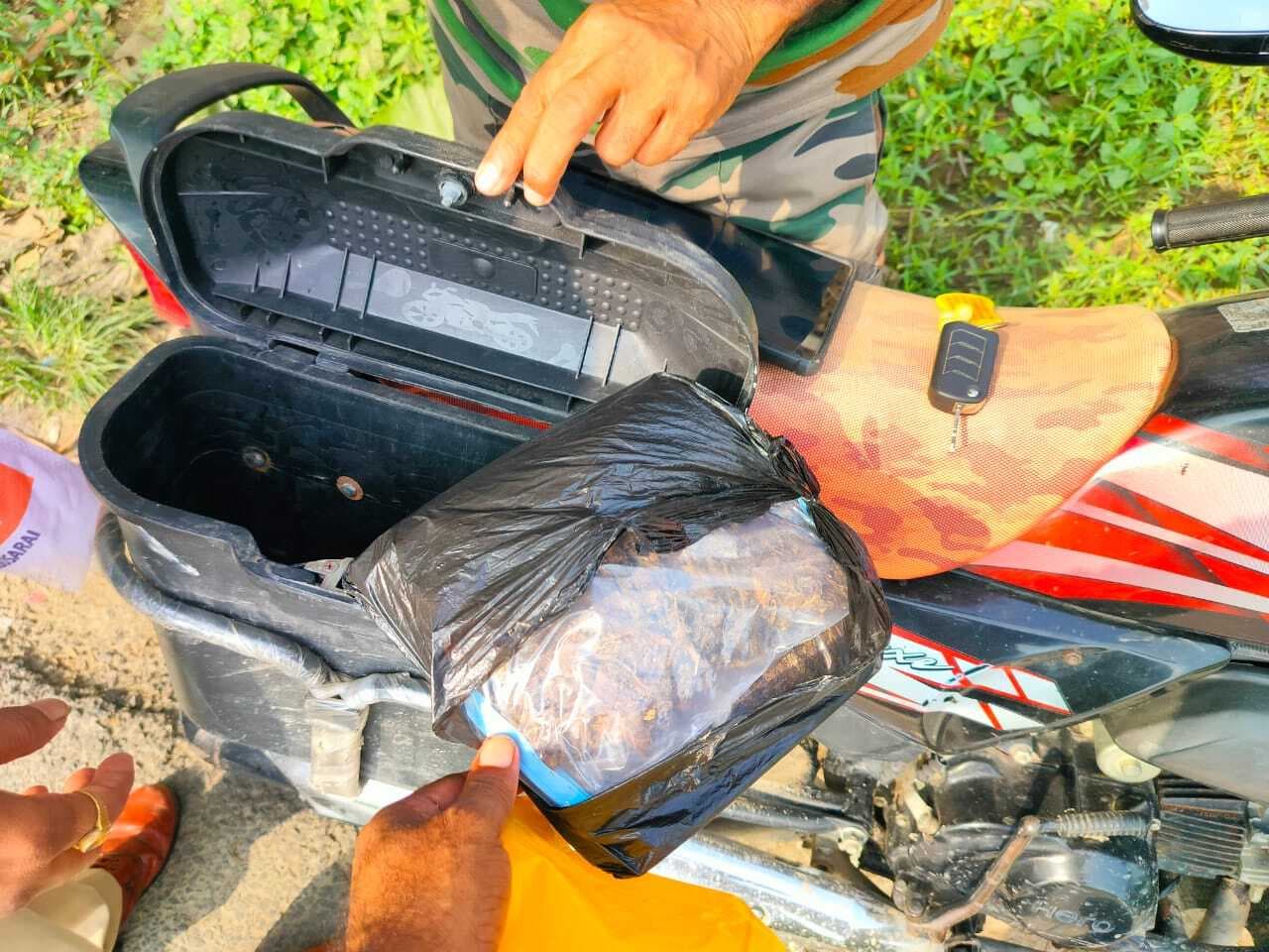 520 ग्राम गांजा, एक कट्टा व चार कारतूस बरामद, अपराधी भागने में रहा सफल