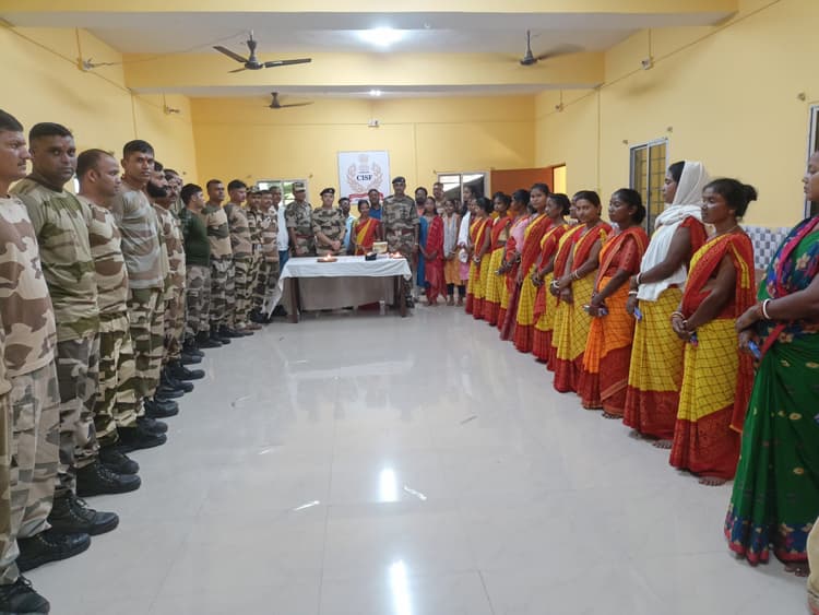 आचार्य व कमेटी सदस्यों ने सीआइएसएफ जवानों के साथ मनाया रक्षाबंधन का त्योहार