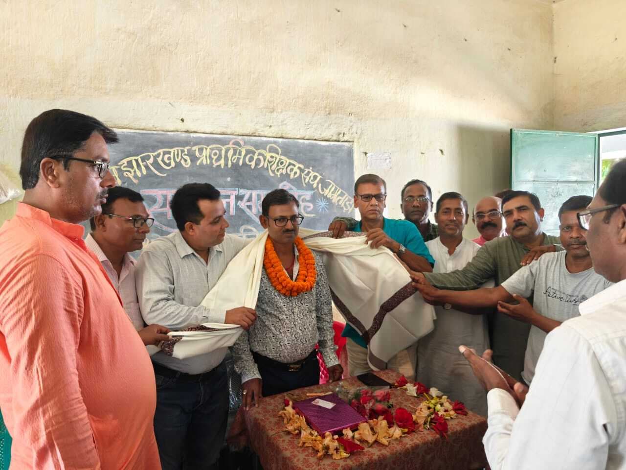 प्राथमिक शिक्षक संघ ने रविकांत शर्मा को किया सम्मानित