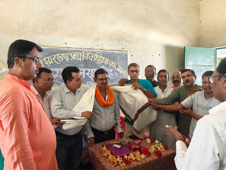 प्राथमिक शिक्षक संघ ने रविकांत शर्मा को किया सम्मानित