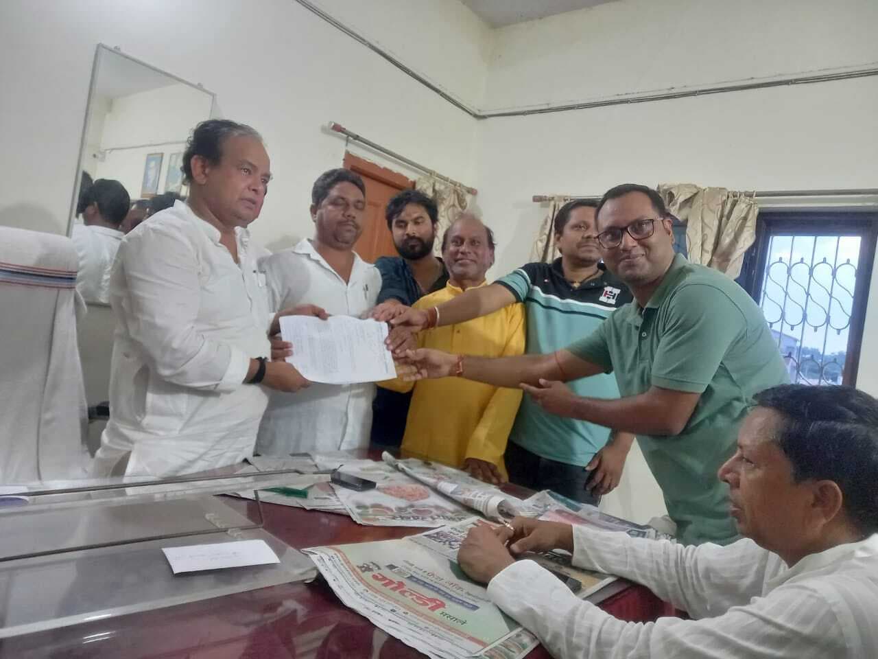 डीलर एसोसिएशन ने ग्रामीण विकास मंत्री को सौंपा मांग-पत्र