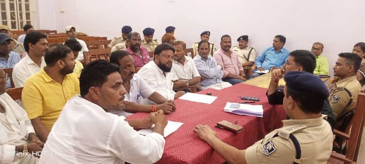 चेहल्लुम पर निर्धारित मार्गों से ही निकले ताजिया व अखाड़ा : एसडीओ