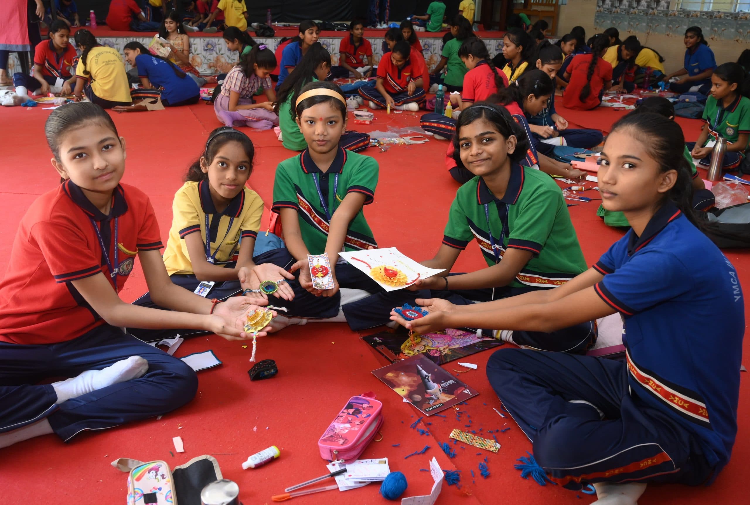 रक्षा बंधन का त्योहार है, हर तरफ खुशियों की बौछार है...