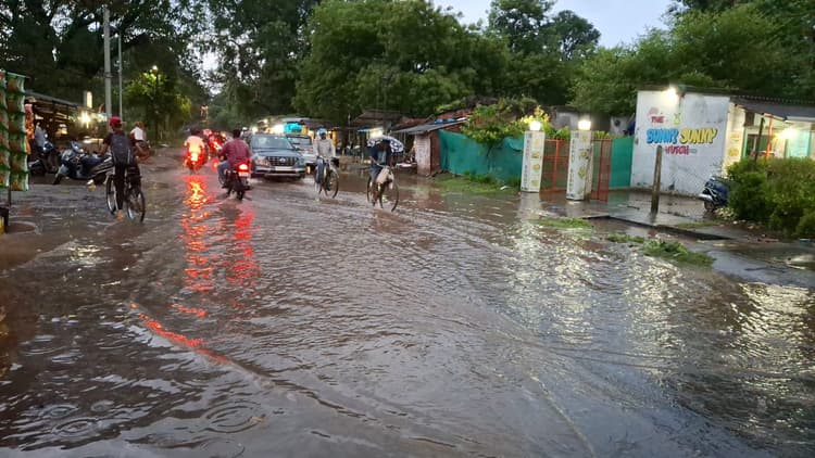 बारिश के बाद भी 24 घंटे में चार डिग्री सेल्सियस बढ़ा स्मार्ट सिटी का पारा, गर्मी व उमस से परेशानी