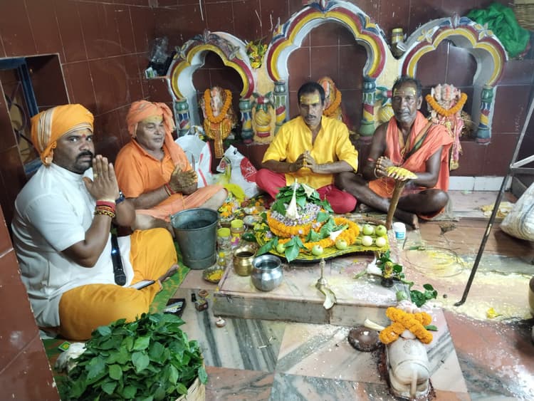 फुरूका शिव मंदिर में शृंगार पूजा