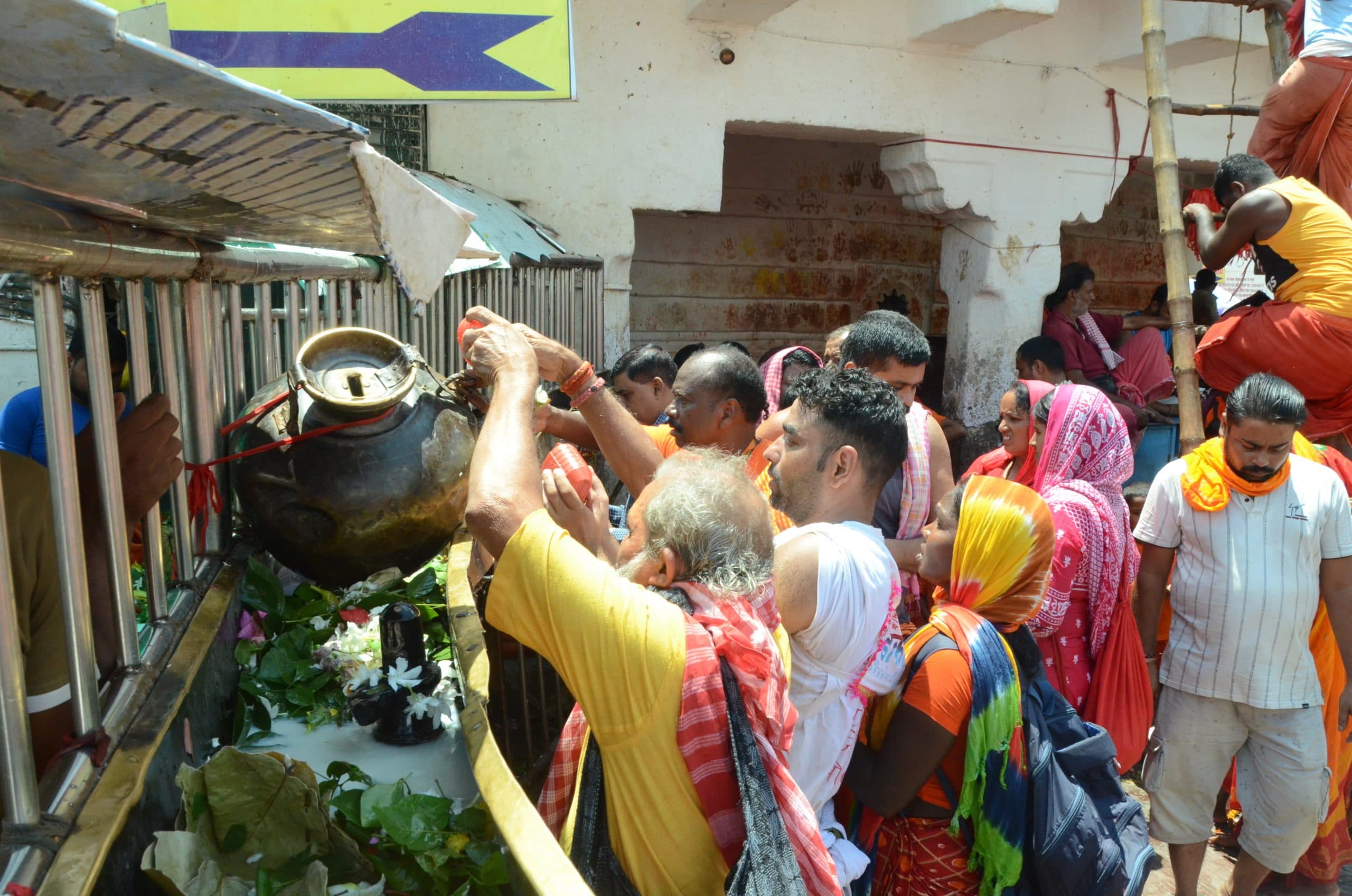 दोपहर बाद से शुरू हो जायेगी बाबा की स्पर्श पूजा