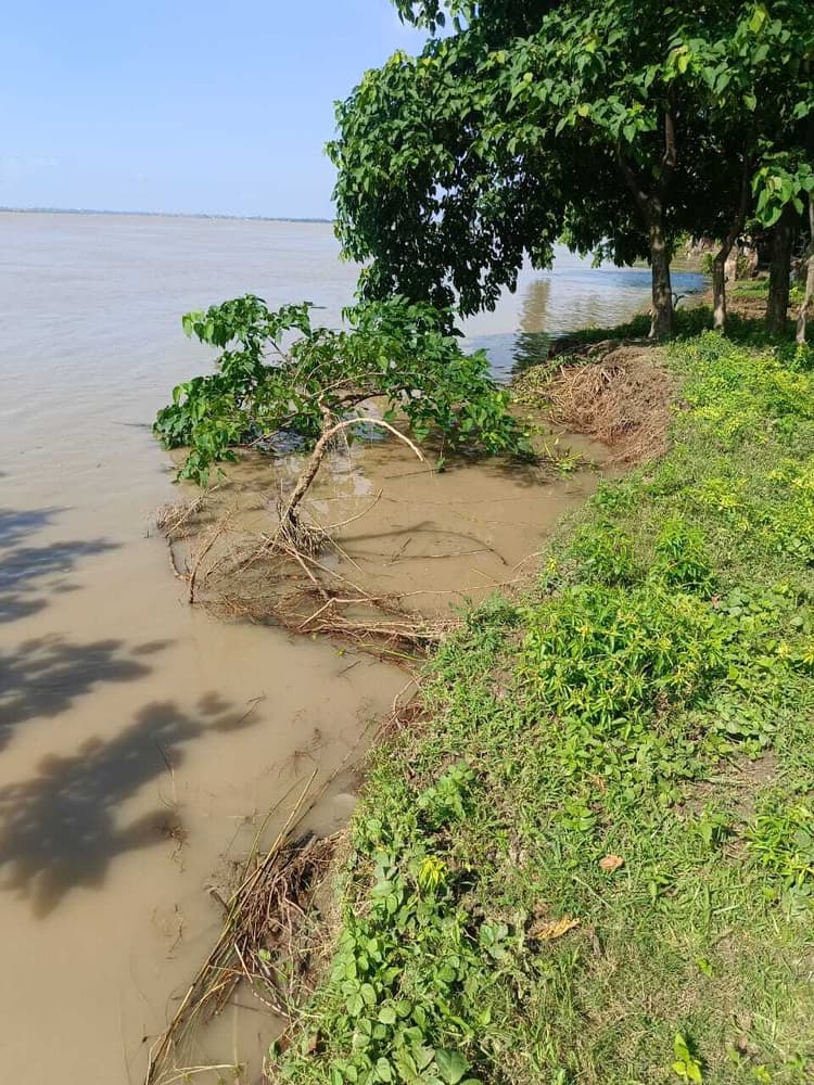 गंगा के पानी में लगातार कमी से मिली राहत