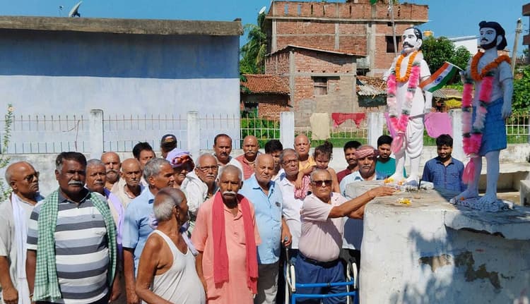 बीच सड़क पर अंग्रेज सार्जेंट मेजर की छाती पर चढ़ लगाया था आजादी का नारा