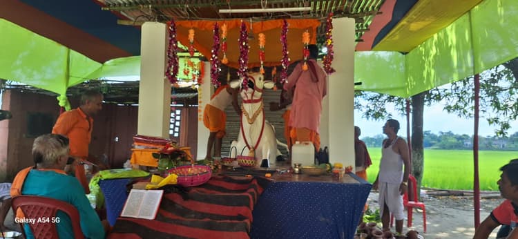 सावन मास की अंतिम सोमवारी पर सुंदरनाथ धाम में उमड़ी श्रद्धालु की भीड़