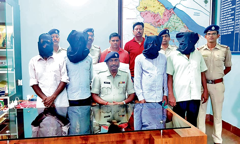 चार लुटेरों को किया गिरफ्तार