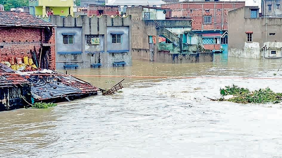 आपातकालीन परिसेवा से जुड़े सारे विभाग हाइ अलर्ट पर, मंगायी गयीं चार अतिरिक्त बोट