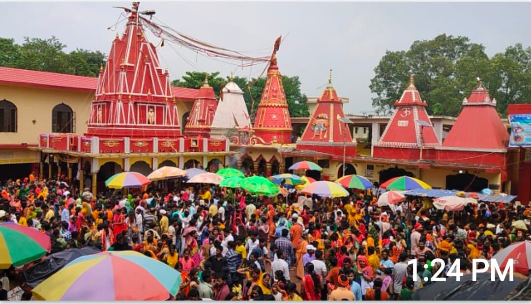 आखिर सोमवारी पर विद्यापतिधाम उगना शिवालय में उमड़ पड़े श्रद्धालु