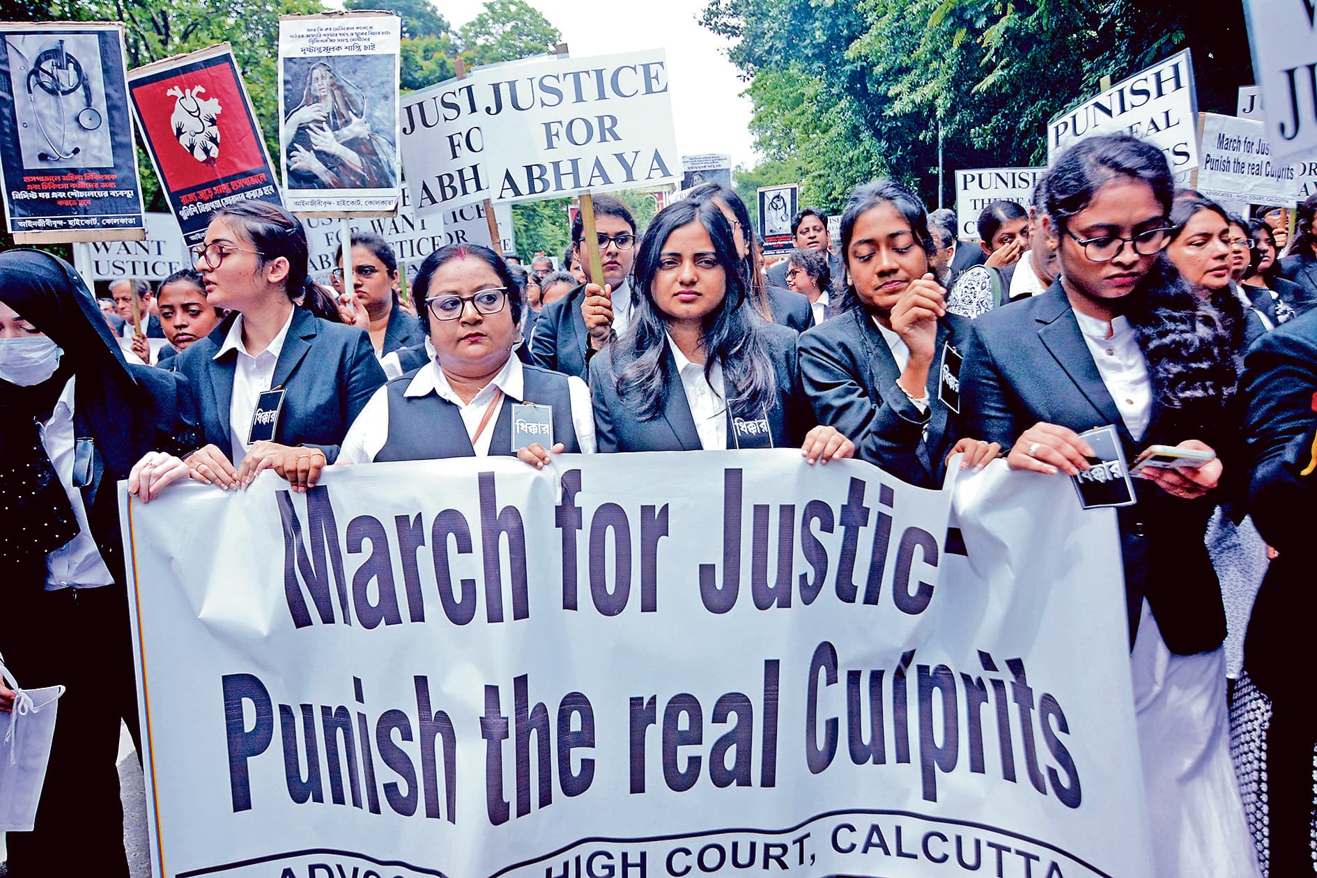 आरजी कर कांड के खिलाफ वकीलाें ने निकाली रैली