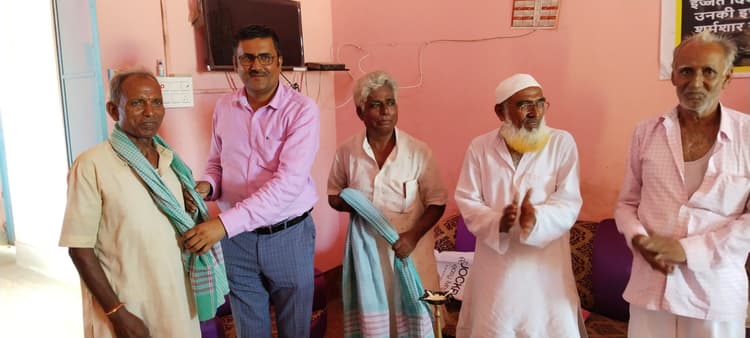 बुजुर्गों की सेवा और सम्मान करना हमारा कर्तव्य : बीडीओ