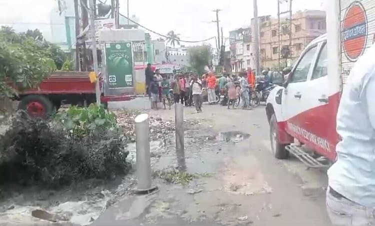 Muzaffarpur News : हाथी चौक पर फटी पीएनजी गैस की पाइपलाइन, बड़ा हादसा टला