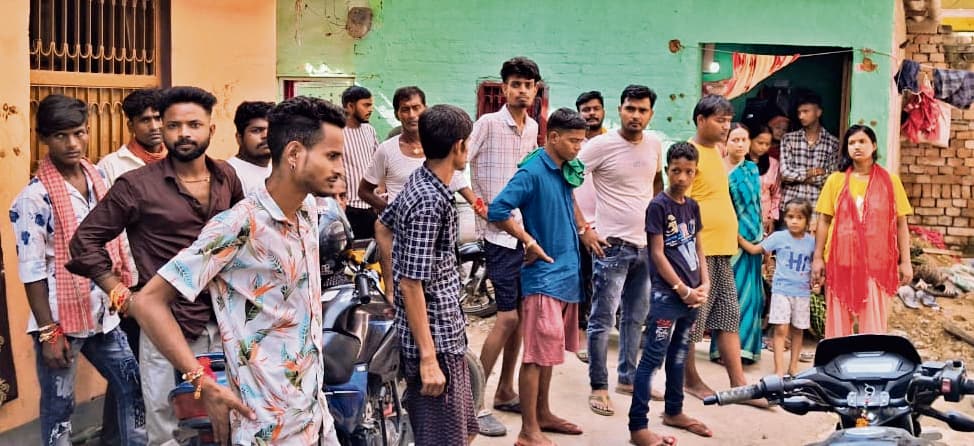 पैर पर साइकिल का चक्का चढ़ा, तो चाकू से गोदकर युवक की कर दी हत्या