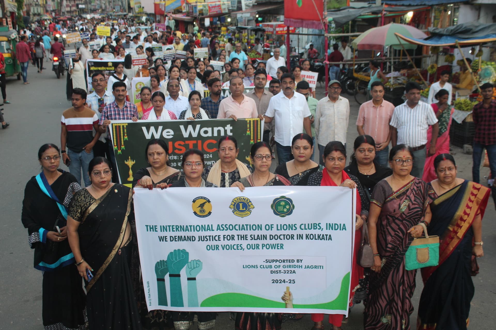 कोलकाता दुष्कर्म मामले को लेकर गिरिडीह के 30 से भी ज्यादा संगठनों ने जताया विरोध, निकाला कैंडल मार्च