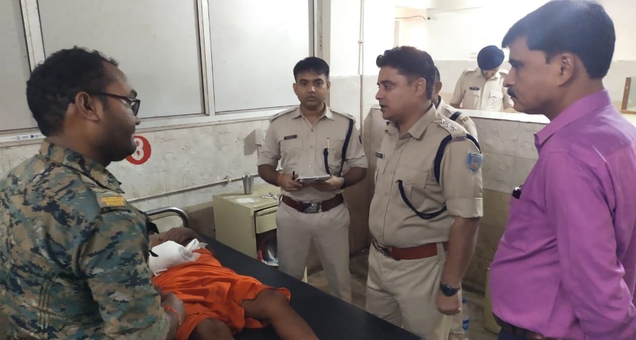 डीएसपी व सिटी इंस्पेक्टर ने सदर अस्पताल में किया कैदी वार्ड का निरीक्षण