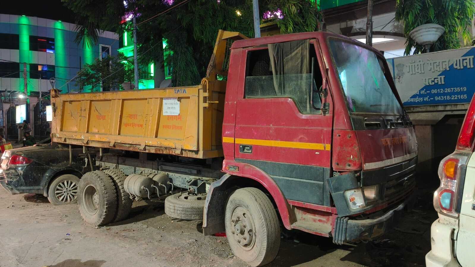 Patna : नगर निगम के हाइवा ने टेंपो में मारी टक्कर, एक की हुई मौत, पांच घायल