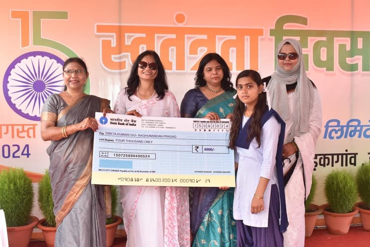 एनटीपीसी केरेडारी परियोजना ने बच्चों में बांटी स्कॉलरशिप