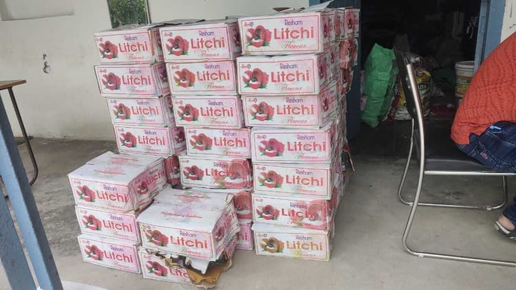 68 कार्टन शराब के साथ कार जब्त