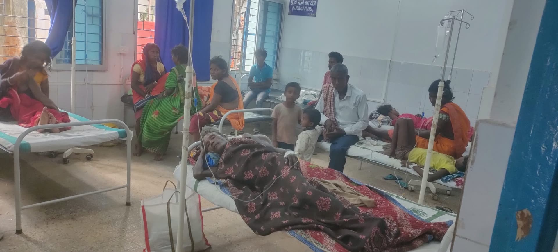 डायरिया मरीजों से पटा सदर अस्पताल
