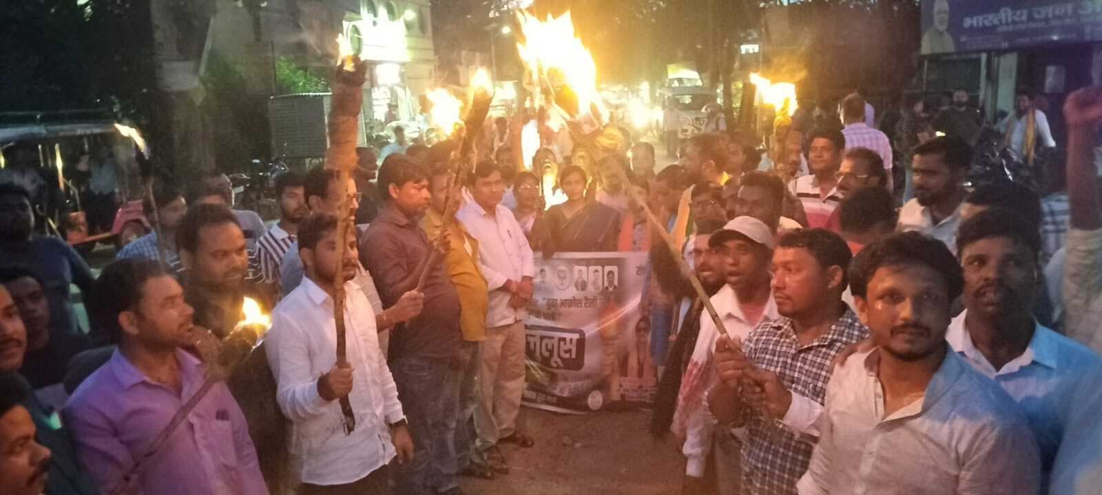 भाजयुमो ने राज्य सरकार के वादा खिलाफी के निकाला मशाल जुलूस