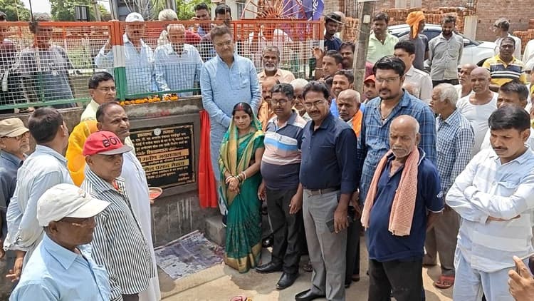 मंडईखुर्द में 1.57 करोड़ से बनेगी नाली, सांसद ने किया शिलान्यास